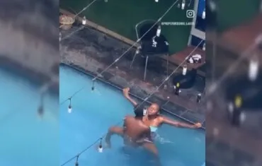 Couple fucking in a Pool